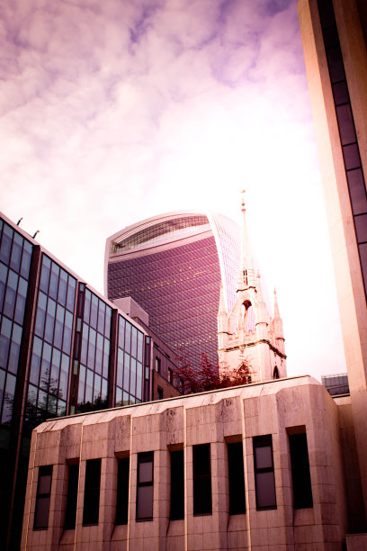 奶酪刨丝器和圣克莱门茨教堂图片下载