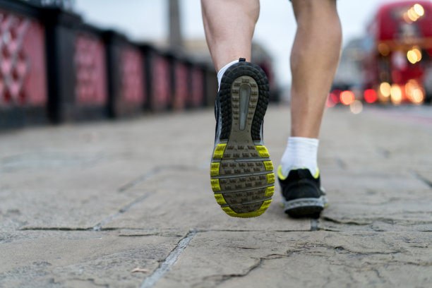 户外跑的人图片下载