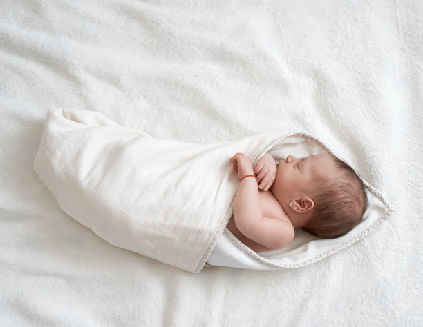 小女孩睡觉素材图片