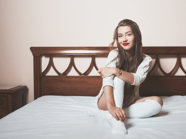 在床上放松的时间图片下载