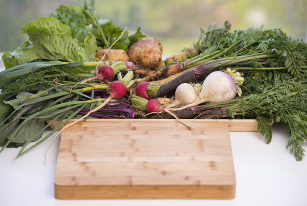 准备根菜。图片下载