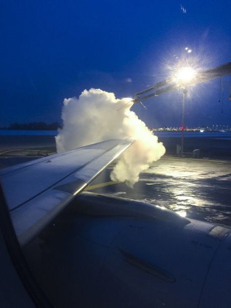 慕尼黑机场的飞机除冰图片下载