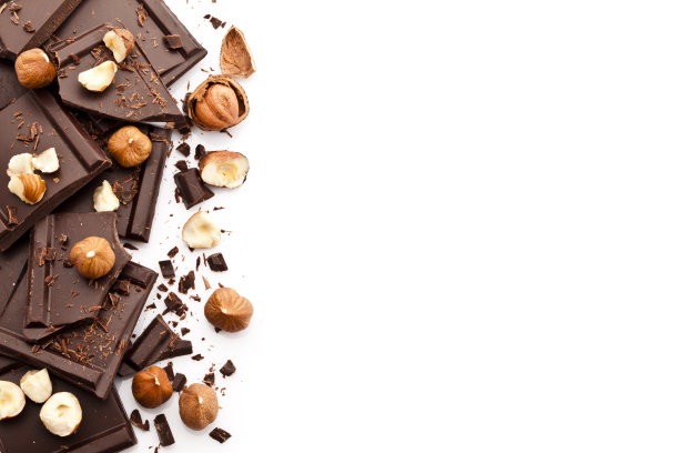 巧克力和榛子边框上的白色背景图片下载