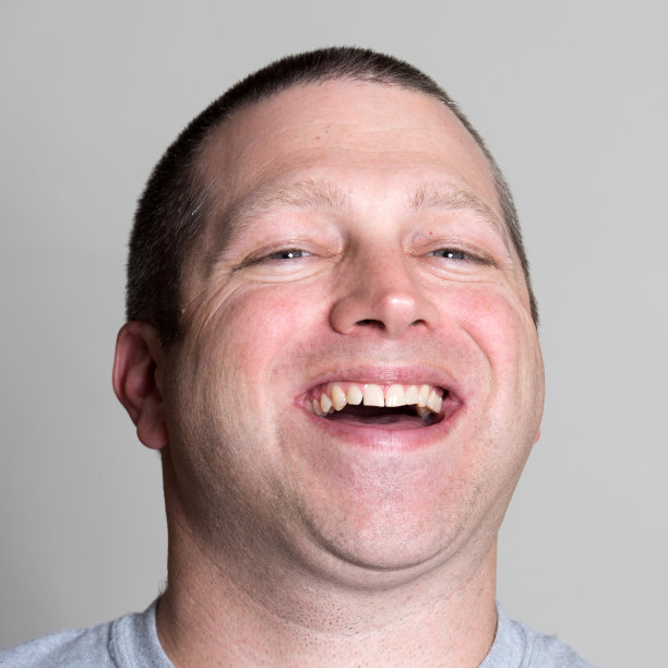 快乐成熟的白人男人图片下载