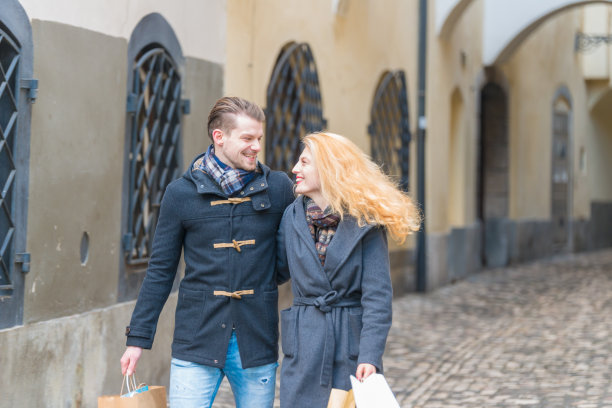 城市里的情侣图片下载