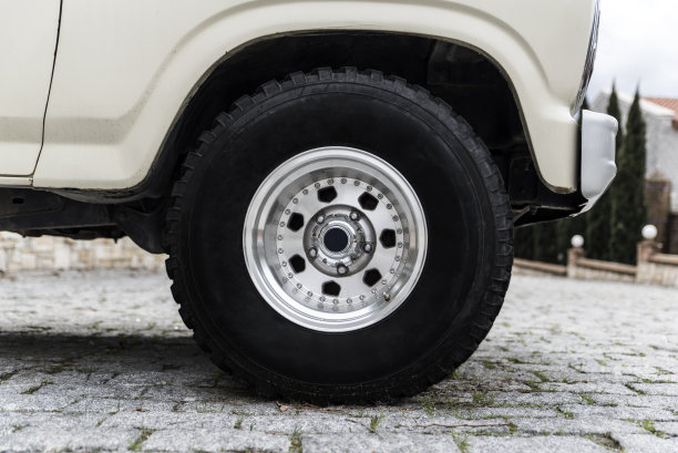 卡车轮胎图片下载