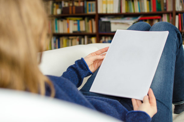 看一个空白的白色目录与复制空间图片下载