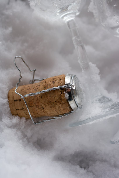 香槟软木塞和玻璃杯图片下载
