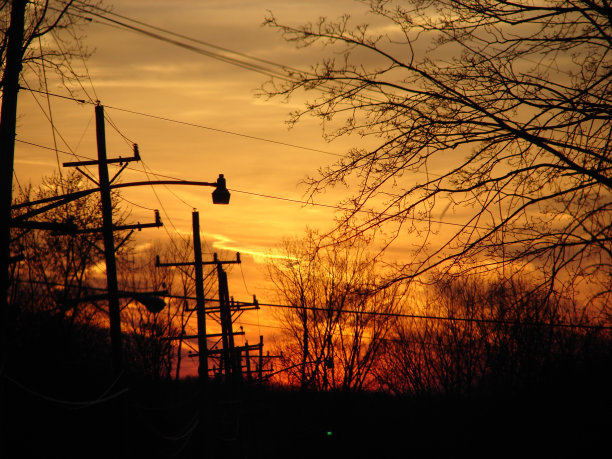 太阳能与电力的对比图片下载