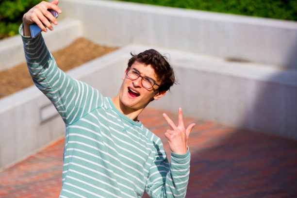 少年自拍狂!图片下载