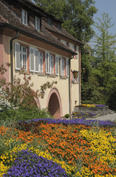 带花园的房子图片下载