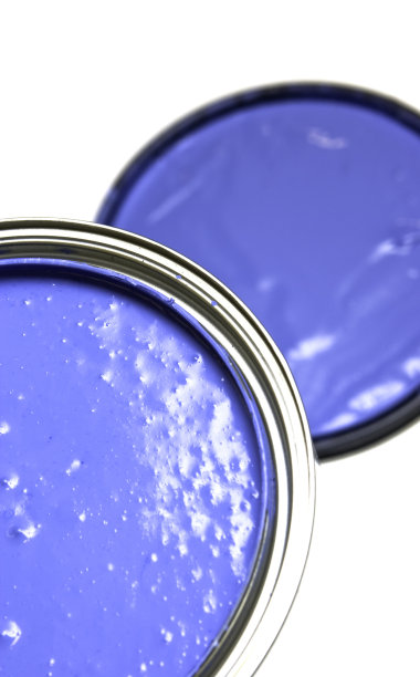 蓝色油漆罐和盖子隔离在白色背景图片下载