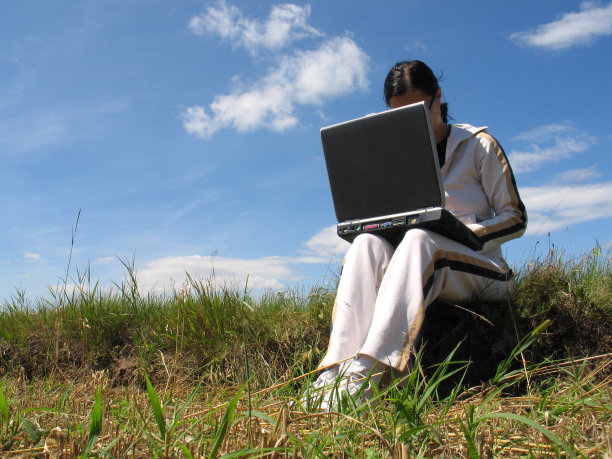 免费使用笔记本电脑工作图片下载