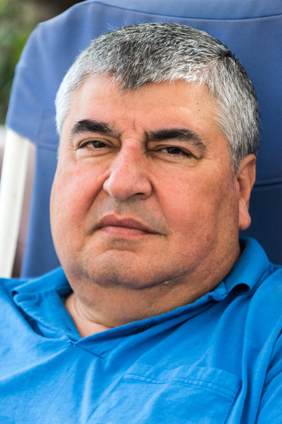 严重的成熟男人图片下载