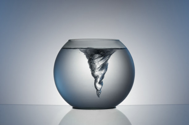 鱼缸里的漩涡图片下载