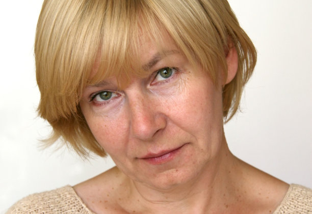 金发碧眼的女人图片下载