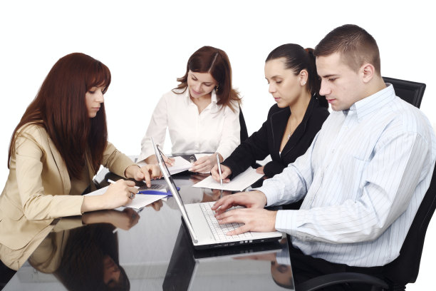 认真的业务团队一起工作。图片下载