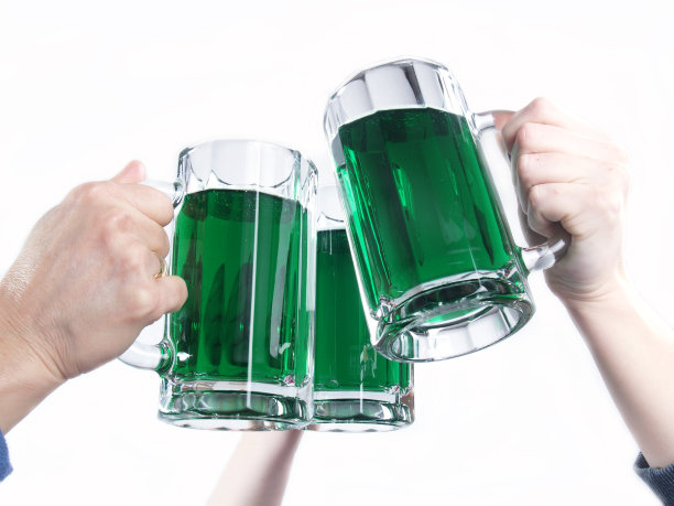 绿啤酒吐司图片下载