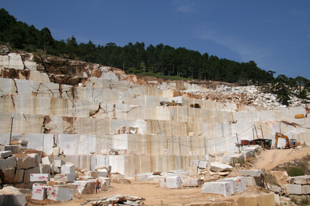 希腊萨索斯岛大理石采石场的工人。图片下载