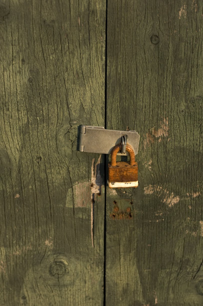 生锈的旧挂锁图片下载