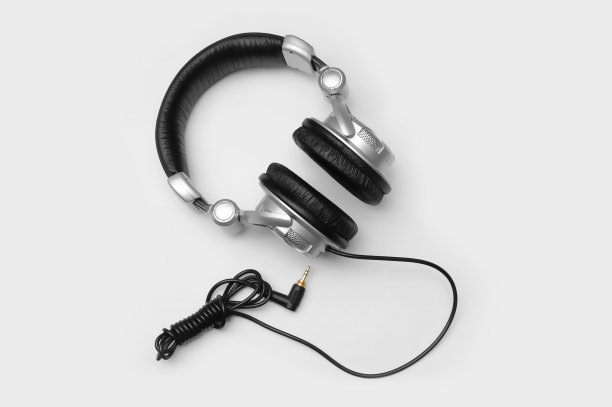 黑色和银色耳机图片下载