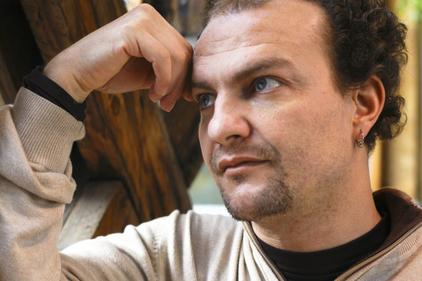 思考的人图片下载