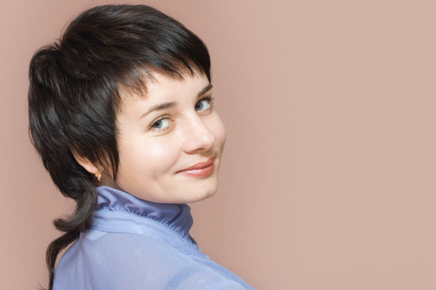 半转的视线图片下载