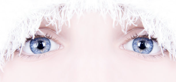 蓝色的眼睛图片下载