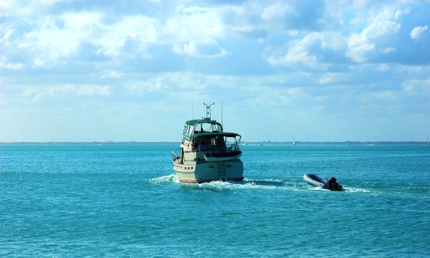 比斯坎岛周日划船图片下载