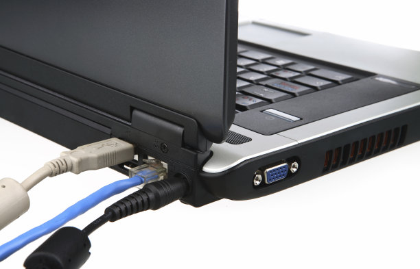 笔记本电脑和电缆图片下载