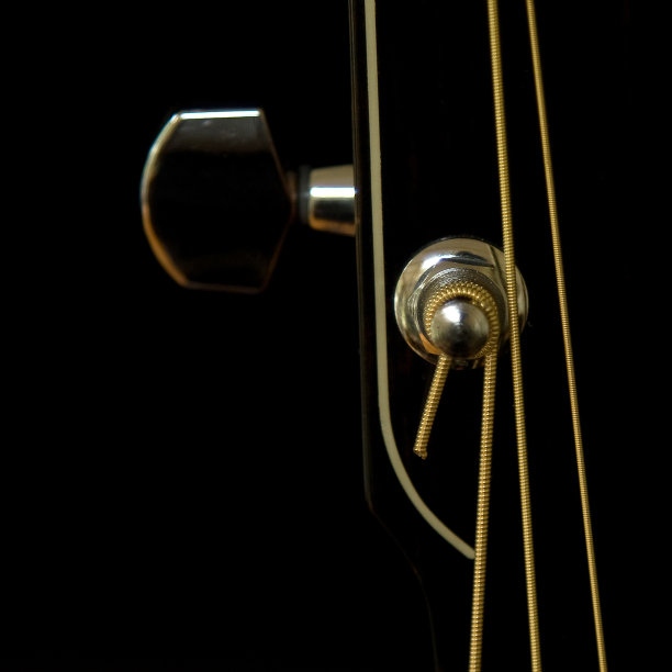 黑色背景的弦调谐器图片下载