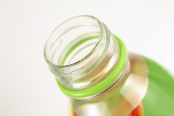 打开塑料瓶的顶部图片下载