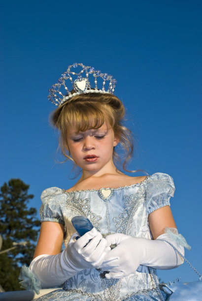 公主拨通万圣节手机图片下载