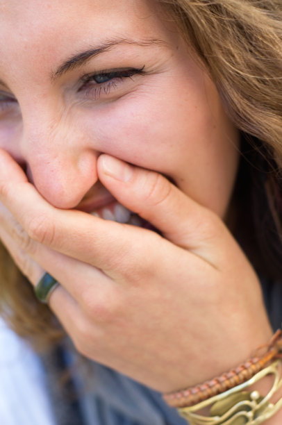 女孩笑图片下载