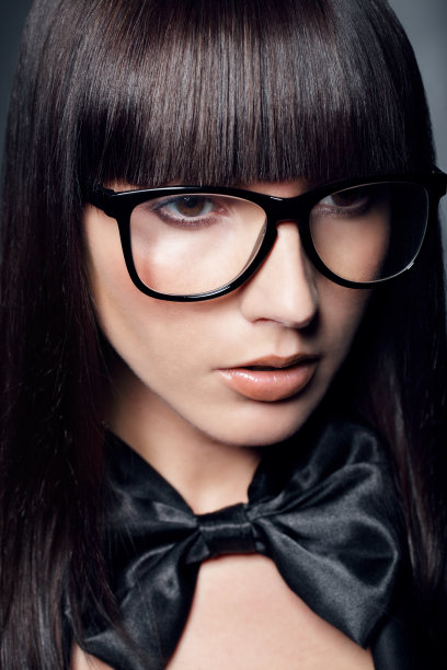 一个年轻女人的美丽肖像图片下载