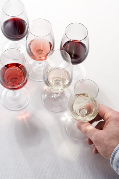 品酒的眼镜图片下载