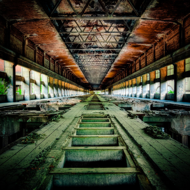 被毁的工厂被遗弃的工业内部透视图片下载