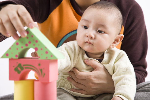 宝宝玩积木图片下载