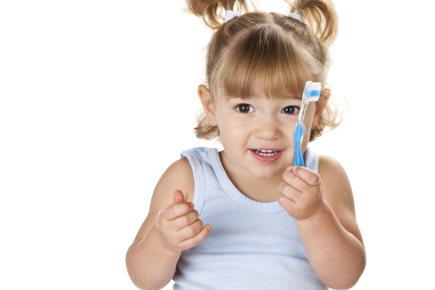 带牙刷的小女孩图片下载