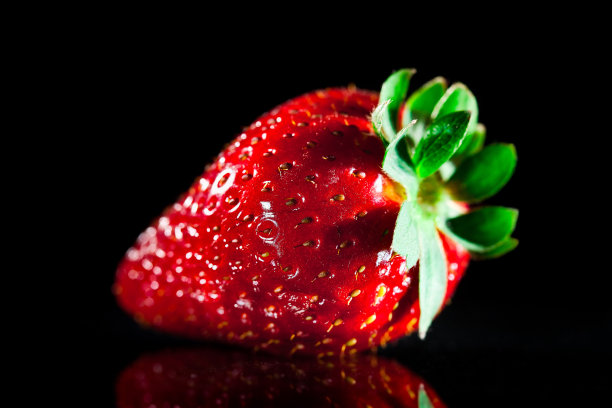 单颗新鲜草莓图片下载