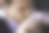 男人亲吻女人的手图片下载