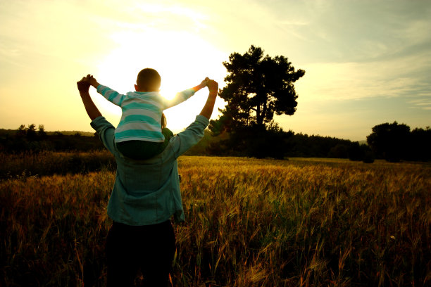 母亲和儿子图片下载