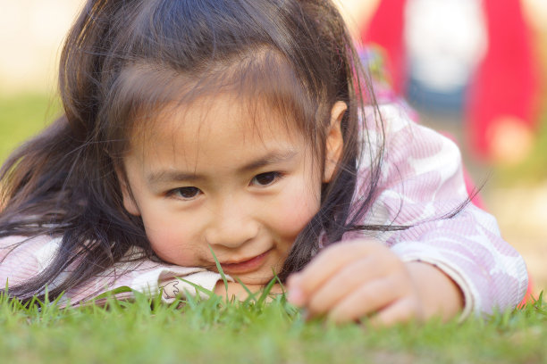 可爱的小女孩图片下载