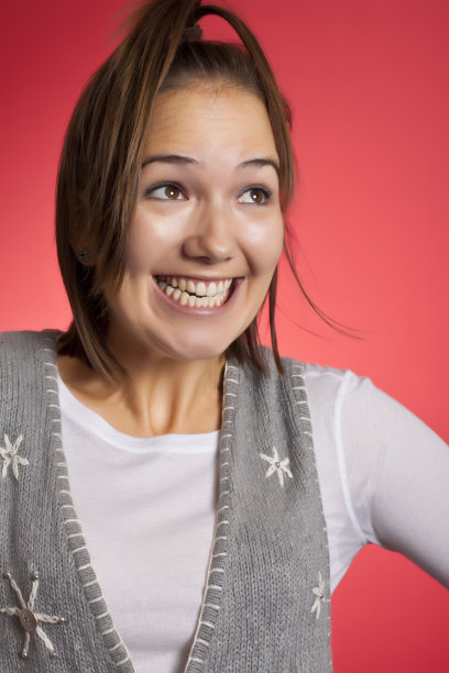 愉快的毛衣的女人图片下载