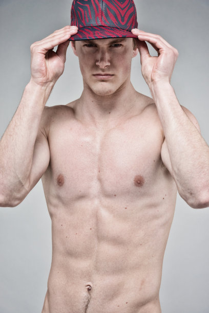 有吸引力的肌肉发达的男人图片下载