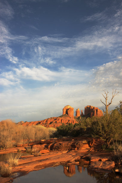 大教堂岩石反射塞多纳景观图片下载
