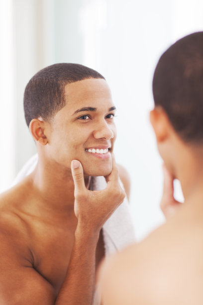 皮肤护理和剃须。图片下载