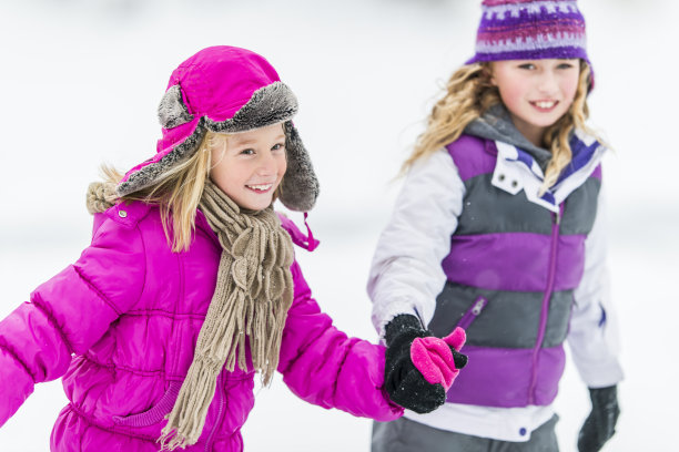 小女孩滑冰图片下载