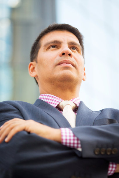 成熟的拉美裔高管图片下载