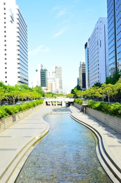 清溪川的首尔市景，一个旅游景点图片下载